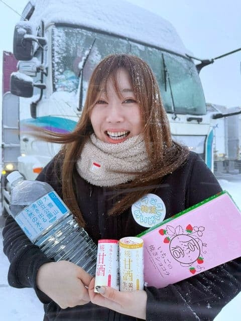 トラックめいめい、極寒の北海道で10トンのみかん配送を報告 「手下ろし」で