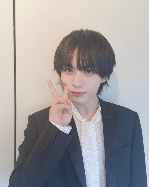 「あざと警察です。逮捕します」大人気アイドルの雑誌のオフショがあざとすぎると話題に