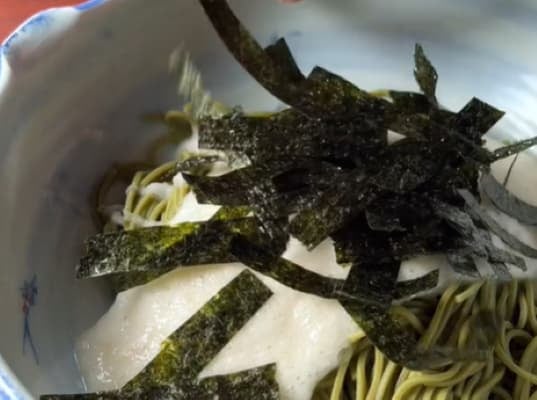 「作れてよかった～」料理研究家・けんた食堂の茶そばが「最高！」と話題に！