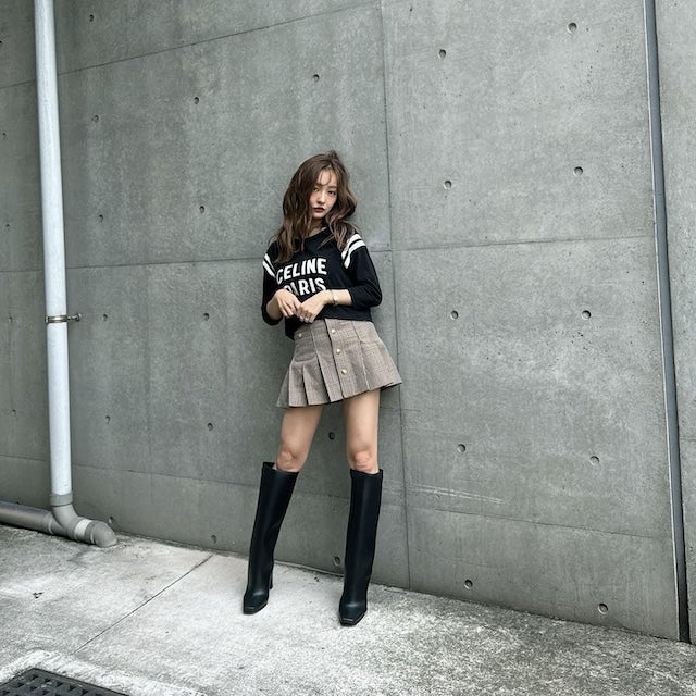 板野友美の秋服コーデが話題に！