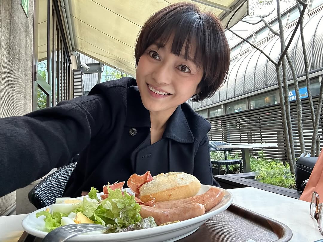 三田寛子、品川駅で“限定モーニング”に吸い寄せられる「ふらふらっと並んでしまった」