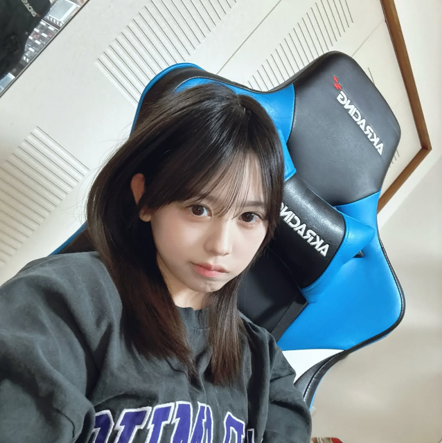 「ナチュラルメイクとかすっぴんが優勝はーと」"カジサック長女"激カワモデル女優 、『とある企画の待ち時間』で見せたラフスタイルショットにファンメロメロ！