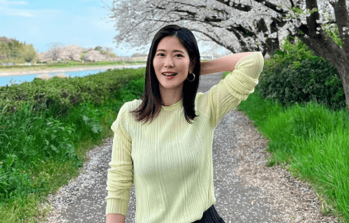 「変なポーズになった」人気の山ガール美女優、ベストスポットと太鼓判を押すスポットで美ショットを披露！「全てが美しい」