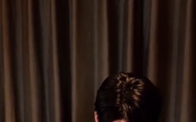 サムライギタリストMIYAVIが中国の春節をお祝い！毛筆の腕前にファン歓喜