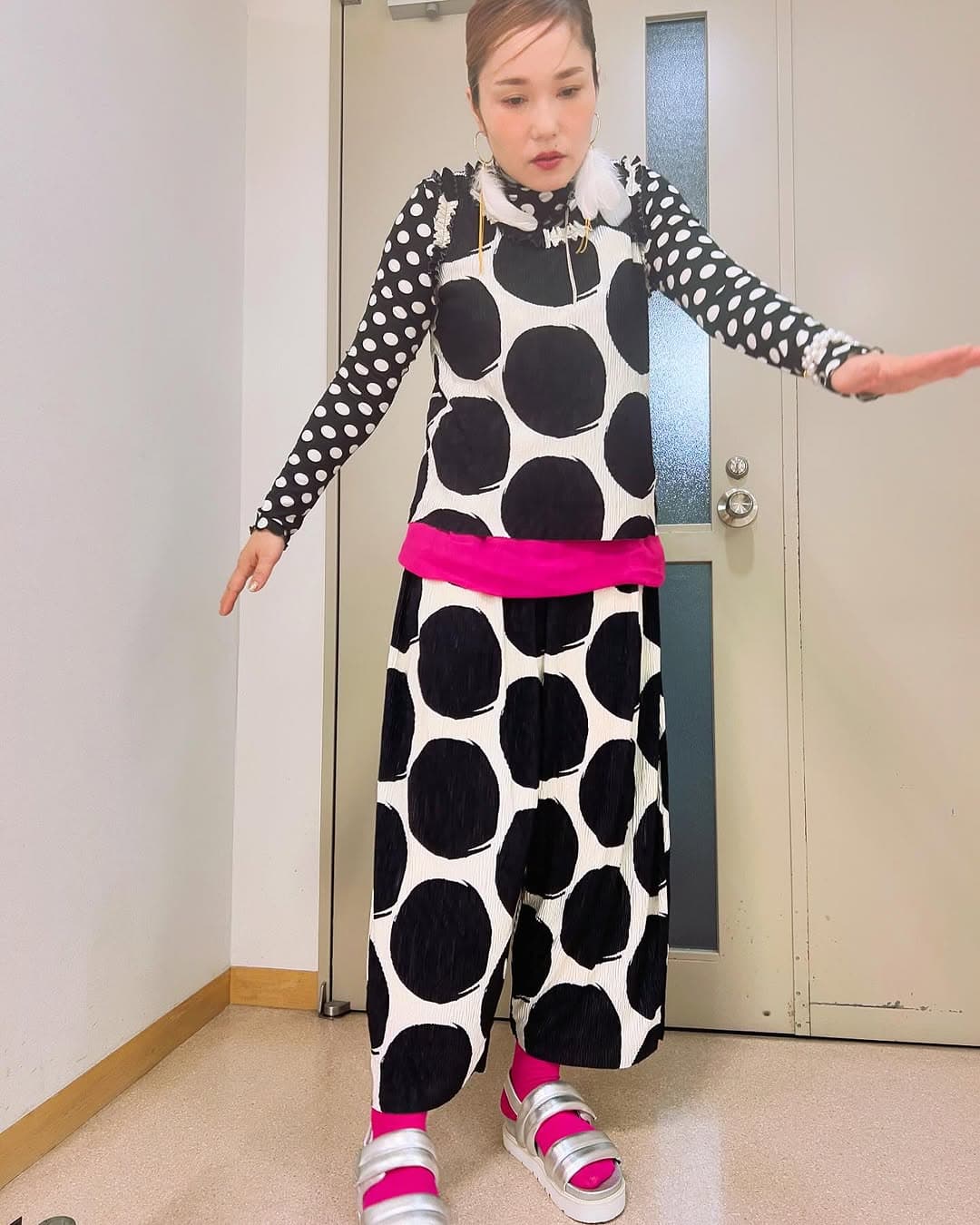 「おっ玉げー(笑)」人気芸人〇〇の衣装が可愛すぎてSNS騒然!!