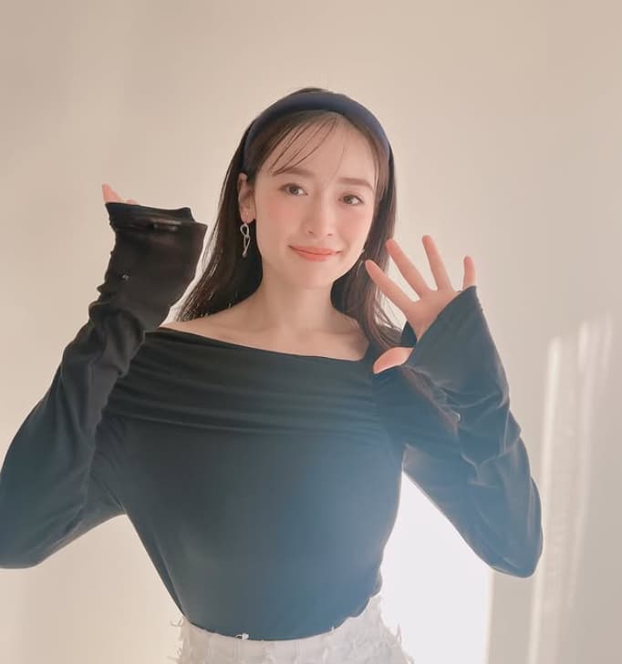 「Happy Holidays」泉里香、美貌なショットにファンも美しすぎると話題に！