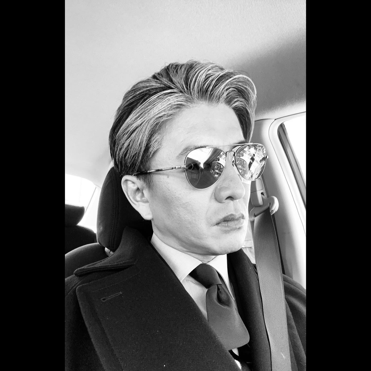 📸「PEACE‼︎STAYSAFE!」キムタク、モノクロソロショットで東日本大震災について語る