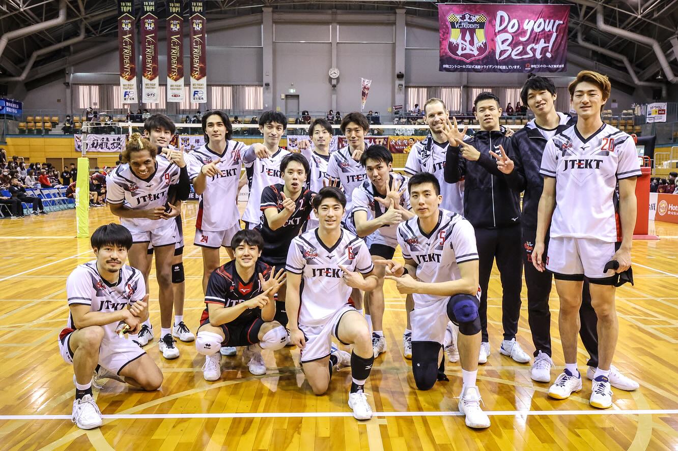 高橋慶帆ら選手のオフショット📸ジェイテクトSTINGSが6勝目を報告🏐✨