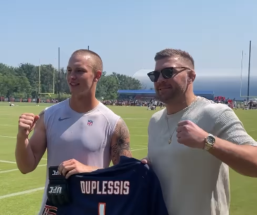 UFC　話題の王者がNFLに登場！ドリカス・デュ・プレシがシカゴ・ベアーズと豪華共演