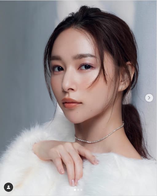 桜井日奈子が「美的」11月号の企画でメイク姿を披露