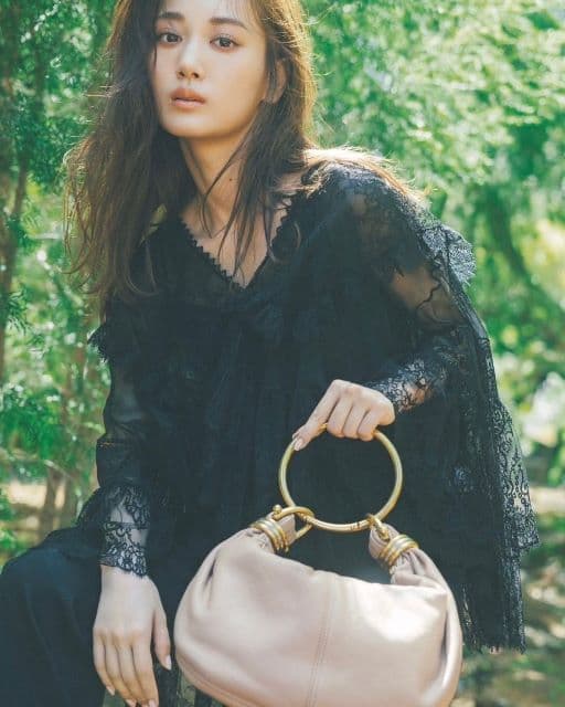 「大人ですから！」元乃木坂46山下美月、大人っぽく冬を楽しむ写真が話題に！