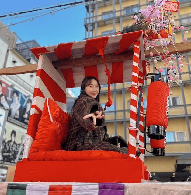 松井玲奈、『十日えびす』かご行列に参加！かごに揺られて街中歩いた心境を語る！