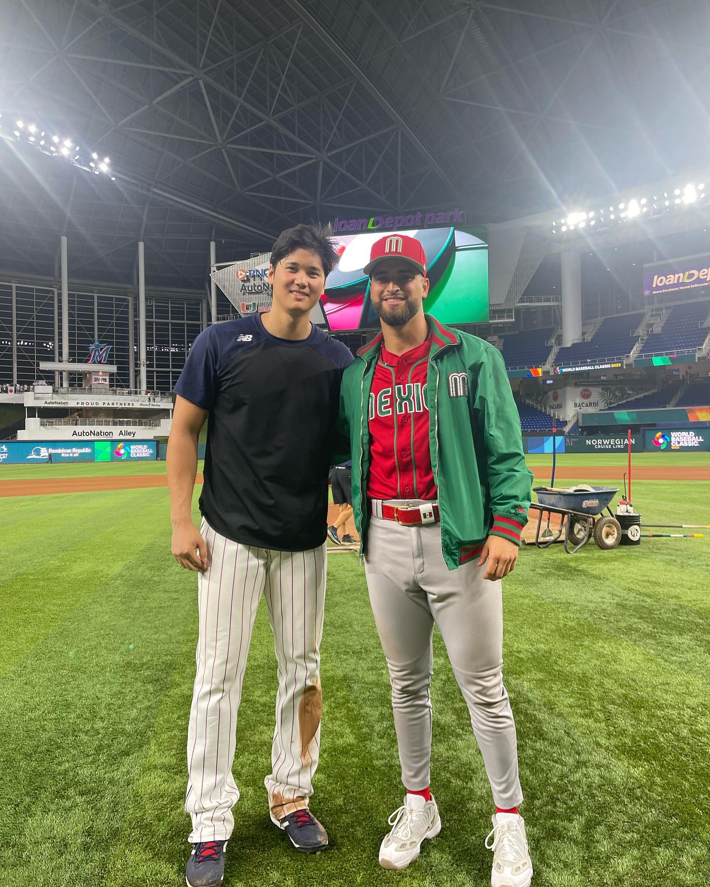 エンゼルス対決❗️日本代表・大谷翔平 VS メキシコ代表・パトリック・サンドバルの2ショット📸✨
