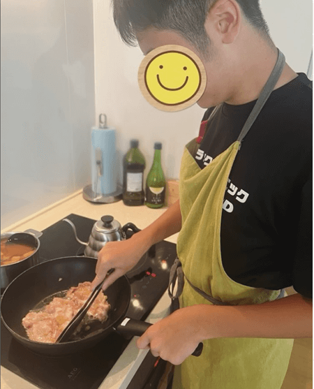 フリーアナウンサー内田恭子、長男の料理姿を公開！