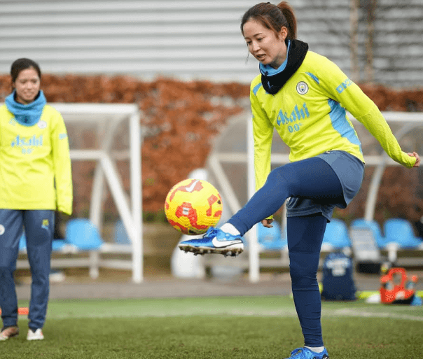 「ボールを蹴ってる！あぁ泣きそうだぜ」美女サッカー選手・清水梨紗、怪我以来のグラウンド写真公開にファン感動！