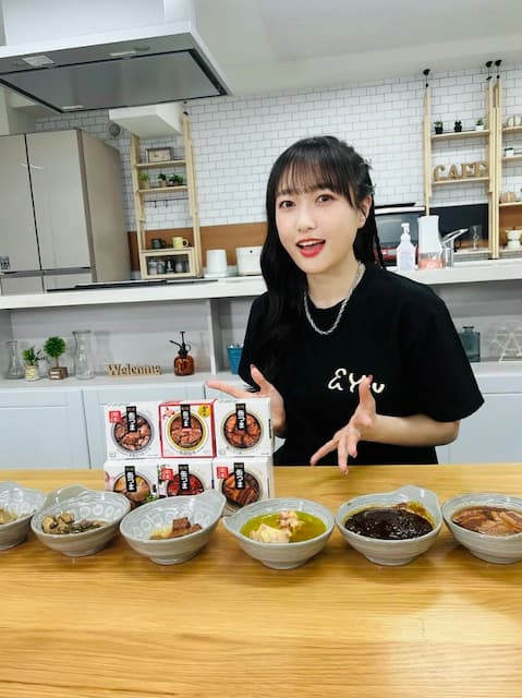 声優・久保田未夢が缶詰を食べ比べ！イベント後のオフショットも公開