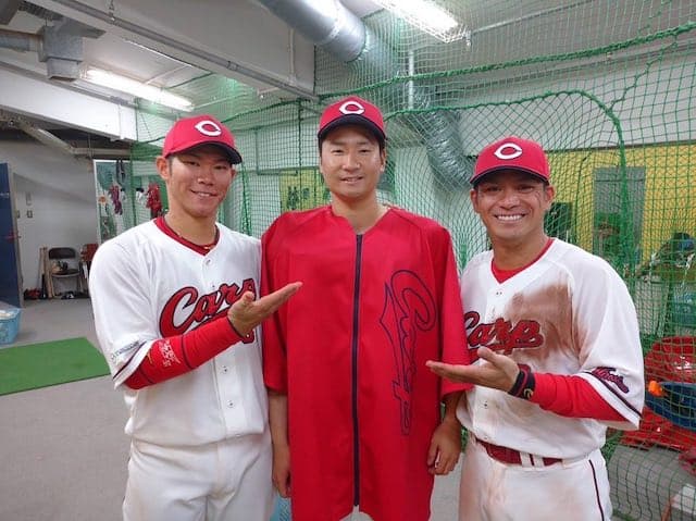 田中広輔が今季初勝利の島内を祝福🎊