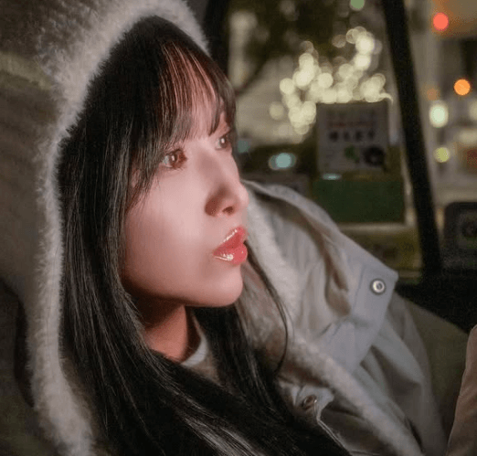 黒髪最強レースクイーン、タクシー内でのナイト・ショットを披露し話題沸騰！「何でも似合う、可愛すぎやて」