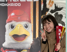 庭野ほのか、苫小牧でアイスホッケー観戦！レッドイーグルスの熱戦に大興奮