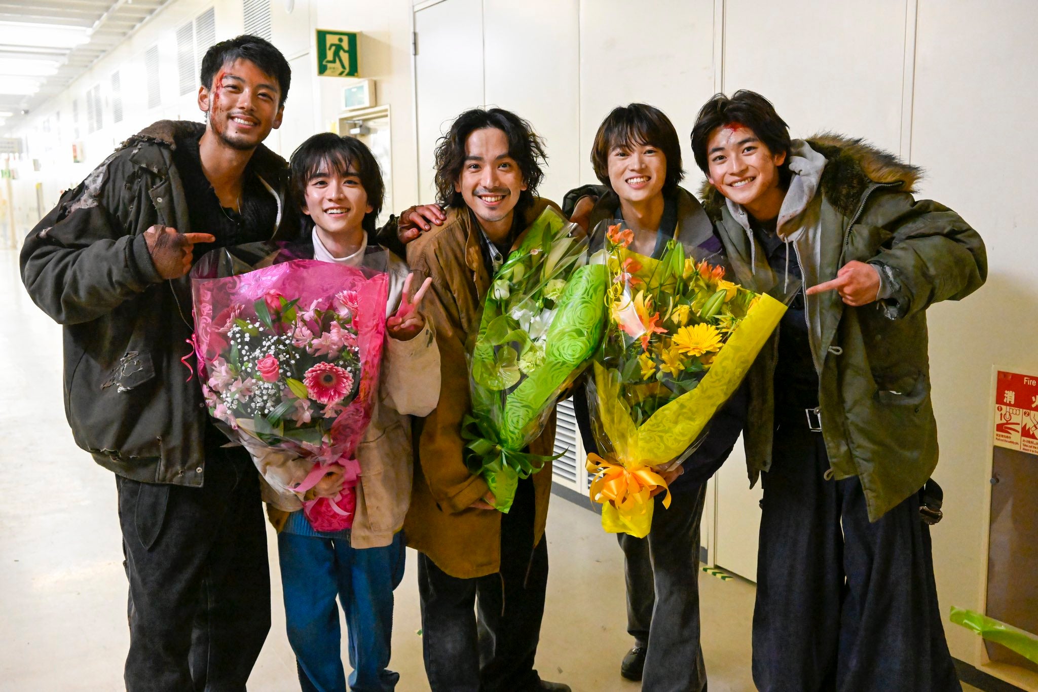 竹内涼真や窪塚愛流らの集合ショットが話題✨📸「共にタワーをのぼった戦友たち」