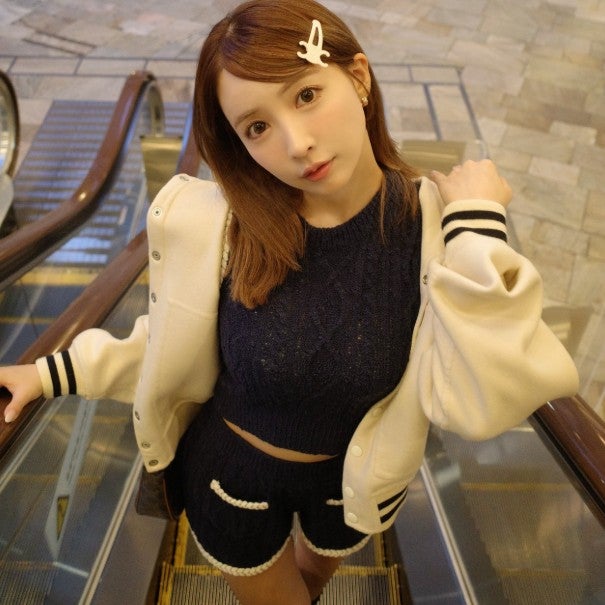 三上悠亜が少女のようなスタイルを公開し「お人形さんみたい」「「惚れました」「はーーー！かわいぃぃ」とファン歓喜