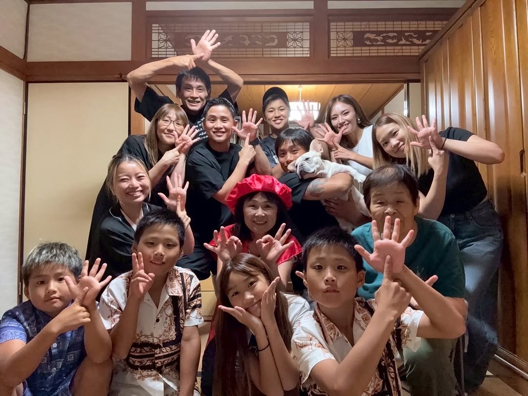 元ボクサー・京口紘人が叔母の還暦を家族でお祝い！