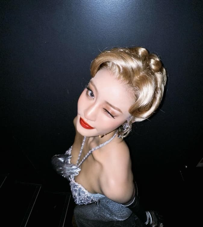 王林の大胆セクシーショットが話題！ウーラ早替え祭りの舞台裏を公開