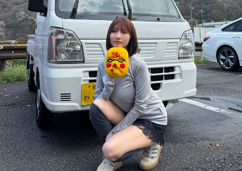 「かわいい、軽トラデートしてぇー」軽トラ美女子、自作ひょっとこの爆誕！お披露目にファンガッツポーズ