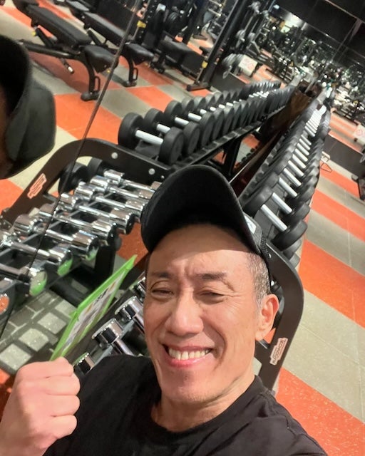 長渕剛、熱いメッセージとともにジムでのショットを公開！