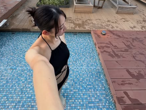 ボディメイクに励む美女陸上選手、レアな黒水着姿の”ジャグジー内・見目麗しいショット”を披露！