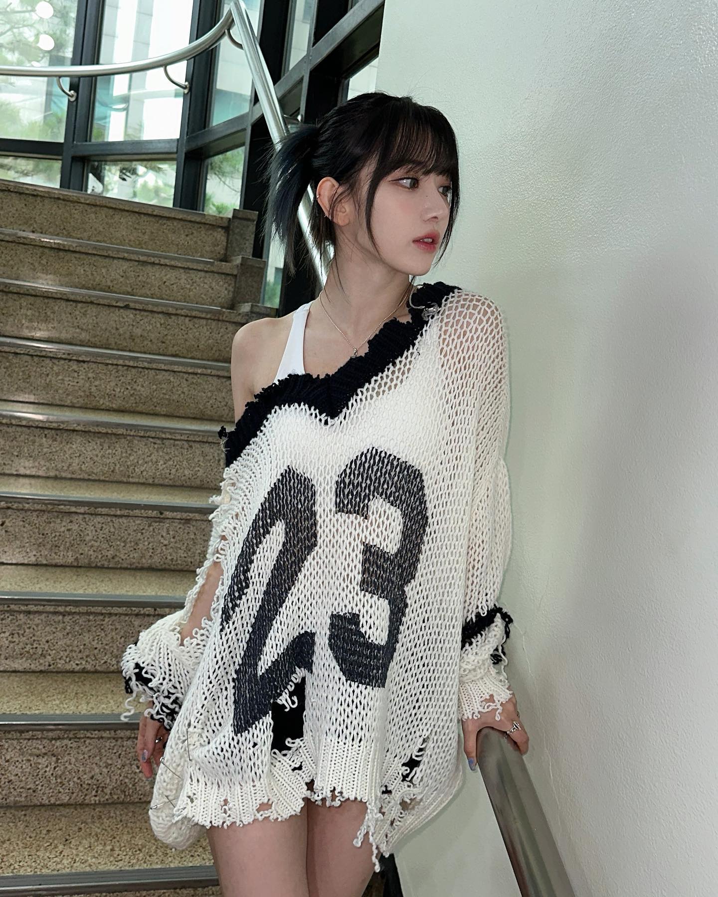 🌸宮脇咲良 ファンを魅了するモノトーンコーデ披露🖤