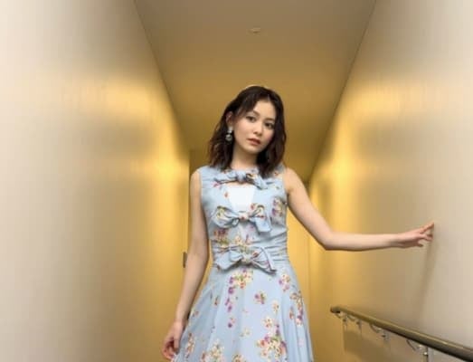 「とってもとっても美しいです」久間田琳加が花柄ワンピースで抜群のスタイルを披露！