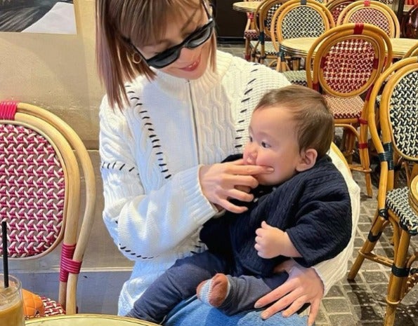 テラハ婚・島袋聖南が長男の顔出しショット披露💓「両親に似てきた？」