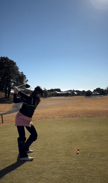 「メンズ用のドライバー使ってみた！」貝賀琴莉、初心者とは思えないナイスショットにファン脱帽！