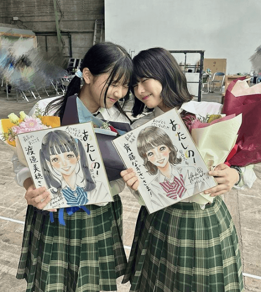 元イコラブ齊藤なぎさ「あたしの！」舞台挨拶御礼！あの美女優との”頬づけ自撮り＆似顔絵持ち2S”も大反響