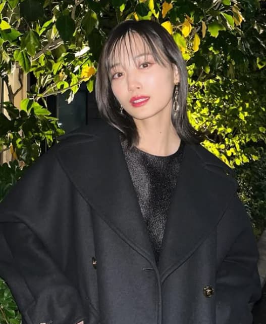 「クリスマスにぴったりな スタイリング」女優 山下美月の最新ショットを披露！