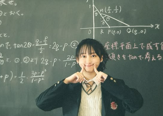 「数式が似合うね」影山優佳が話題作のオフショット公開