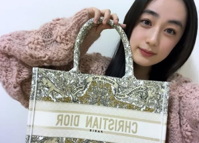 〇〇〇〇サンタさんが来た！八木莉可子がクリスマスプレゼントに大喜び