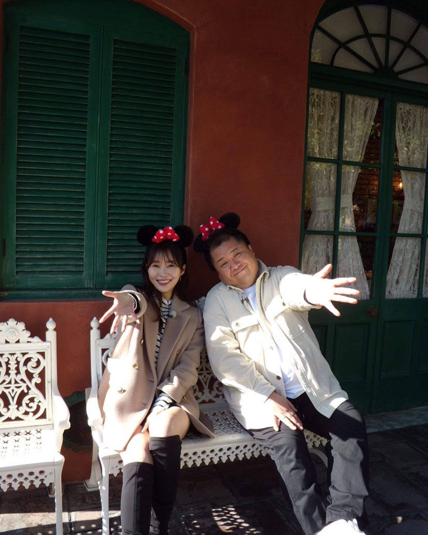 指原莉乃がブラマヨ小杉とディズニーデート⁉️2ショットを公開し話題に💓「まるで、恋人写真やな。」