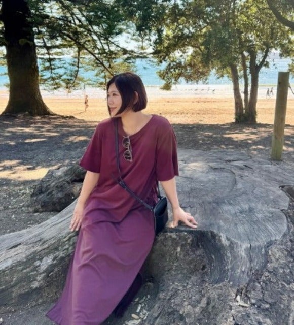 「ママ、そこに座ってあっちを向いてみて」絢香が娘の指示で写真撮影！？