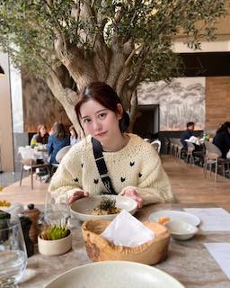 FRUITS ZIPPER・月足天音 母とのランチショット公開「やばい、えぐかわいい」「雰囲気めっちゃいい」