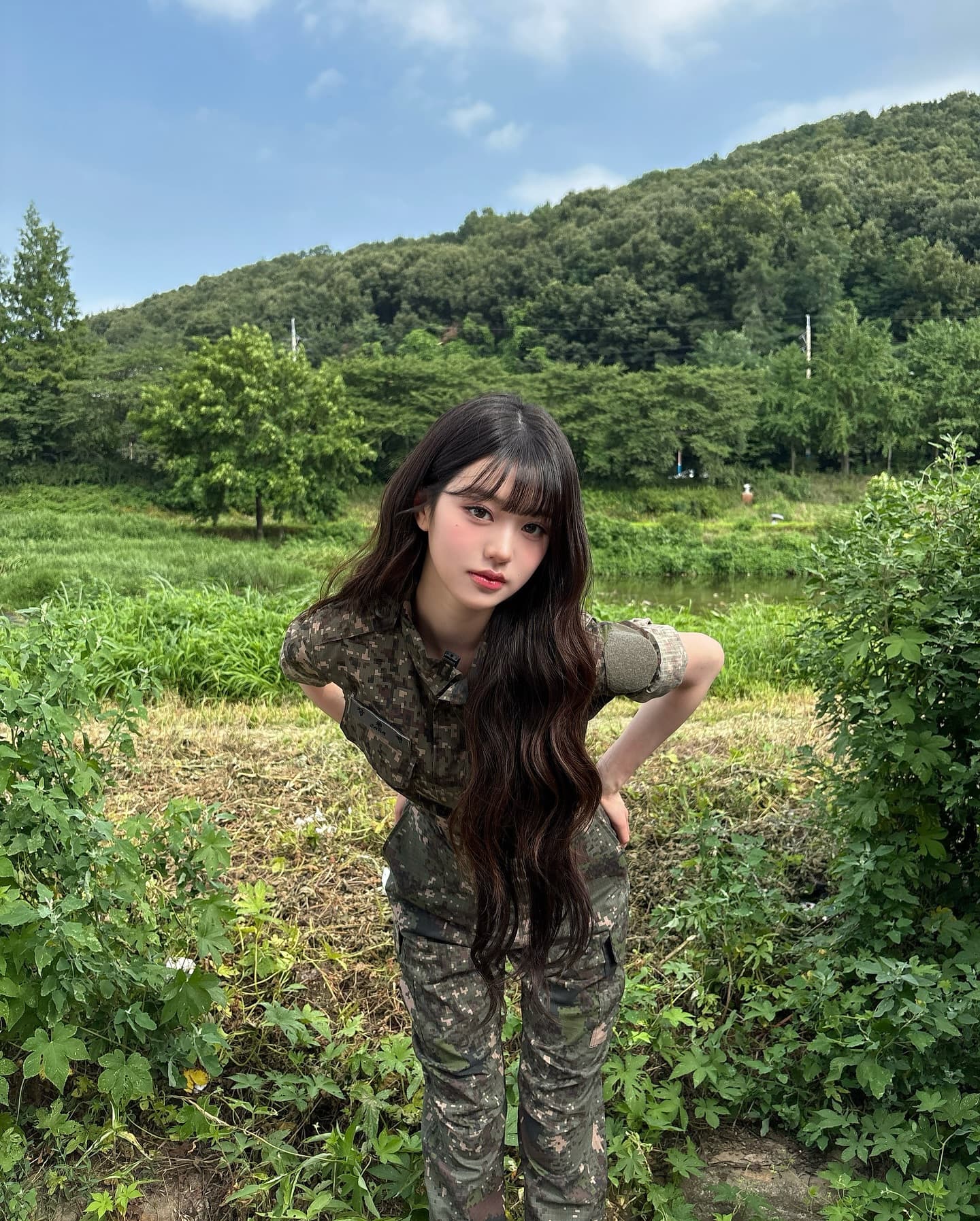 ファン悶絶！IVE・ウォニョンの迷彩服姿が美しすぎると話題に