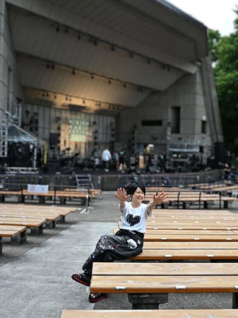 岸谷香、日比谷野音で感動のラストステージ