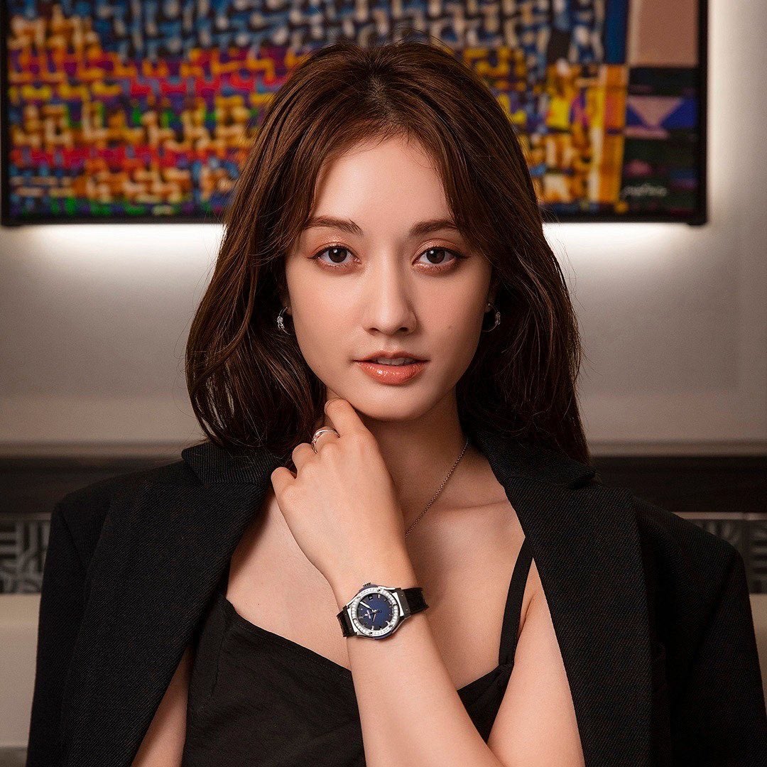 谷まりあが最新ショットを公開！凛とした美しさが大きな話題に！