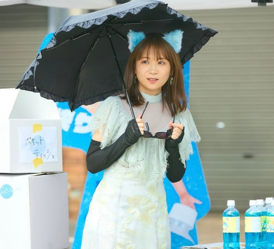 「まなちゃんに猫耳は最強に可愛い」秋元真夏の最新猫耳ショットにファン悶絶