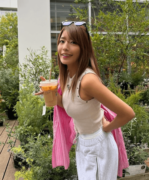 「OH MY ANGEL」橋本梨菜、ボディラインに見とれるドリンクタイムフォトを披露「ファン夢心地」