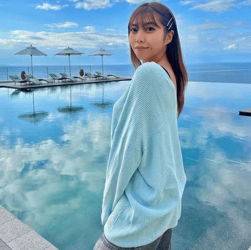 ラウンドガールが魅せた楽園ショット、私服姿すら完璧と話題に