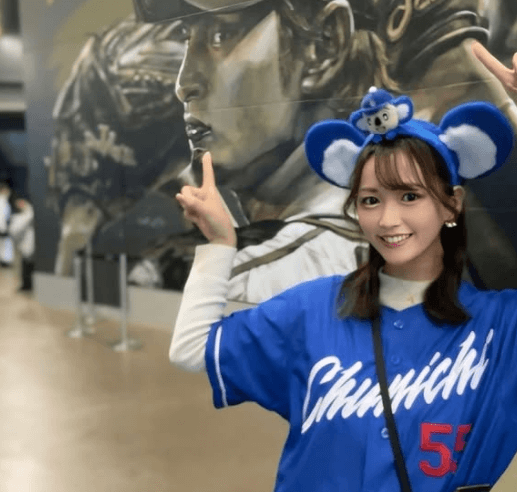 「可愛すぎる…」キュートな野球女子、コス耳＆ユニフォーム姿をスタジアムで披露！大谷翔平”壁の言葉”とのフォトも絶賛が続々