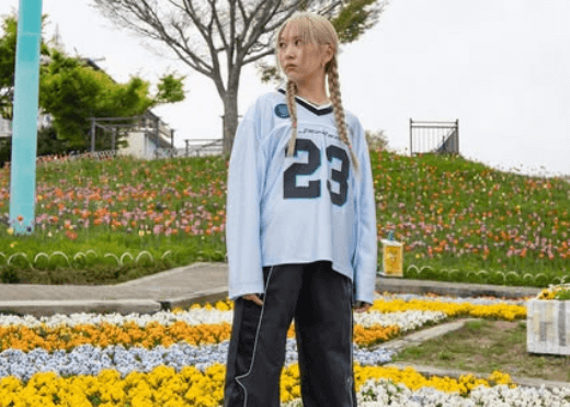 おさげの金髪美女ランナー、奈良の名所・生駒山へ！情緒あふれる魅力的なショットにファン拍手喝采