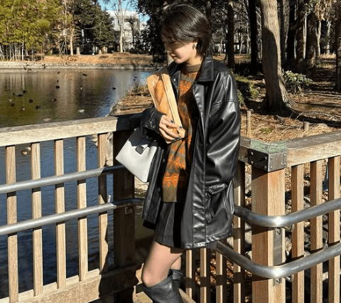 「波瑠さんに似てない！？」あの美女アスリート、水鳥が戯れる地で女優並みビューティー美脚姿を披露！「素敵すぎます」